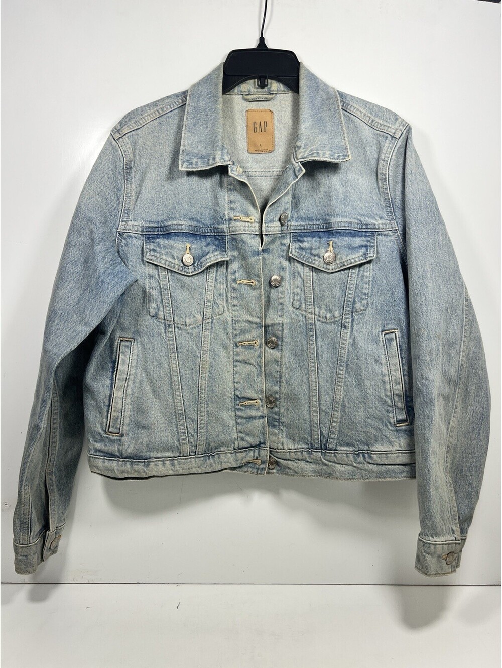 GAP Women’s Light Denim Jean Jacket Sz M Faded Trucker Western Classic